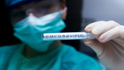 Koronavirus testi keçirmək istəyən tibb işçilərinə hücum edildi