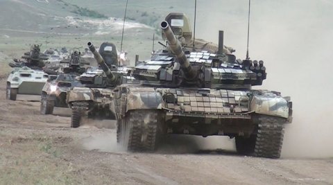 Azərbaycan Ordusunun zirehli texnikalarının təlimləri keçirilir