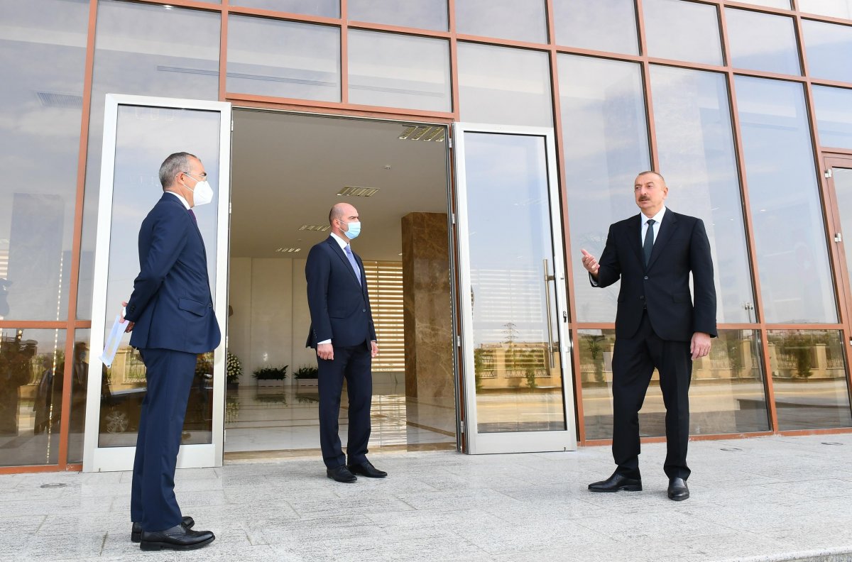 Prezident Peşə Təhsil Mərkəzinin açılışında - Şəkil