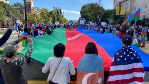 Azərbaycan diaspor təşkilatları Ağ evin qarşısında etiraz aksiyası keçirdi