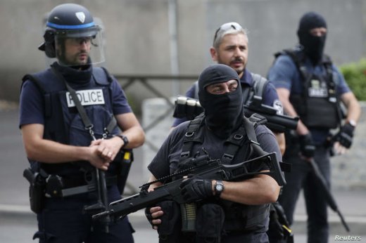 Fransa polisindən biabırçılıq: 