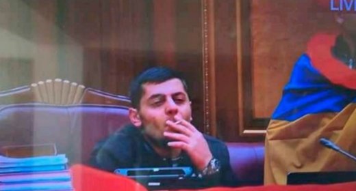 Ermənistan parlamentinin binasına daxil olan şəxslərdən birinin meyiti tapılıb