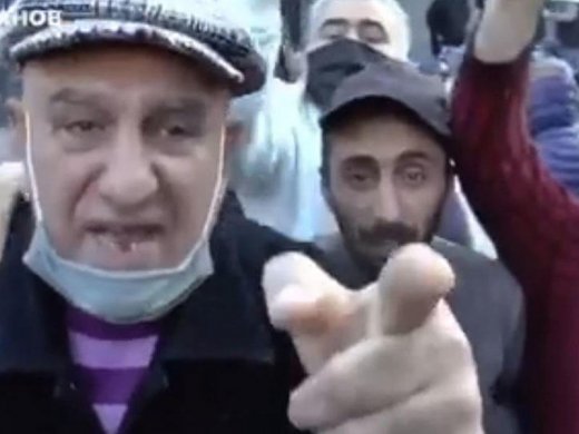 Yerevanda etirazçılar yolları bağlayır - Paşinyanın istefası tələb olunur