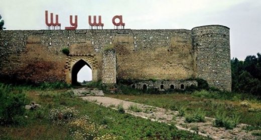 Şuşa qalasında böyük ölçülü Azərbaycan bayrağı - ŞƏKİL