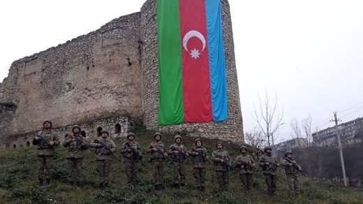 Şuşa qalasında şəhidlərin xatirəsinə sayğı duruşu - ŞƏKİL