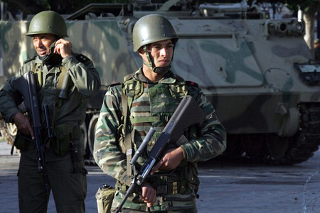Tunisdə ordu nümayişçilərə qarşı silahdan istifadə etdi