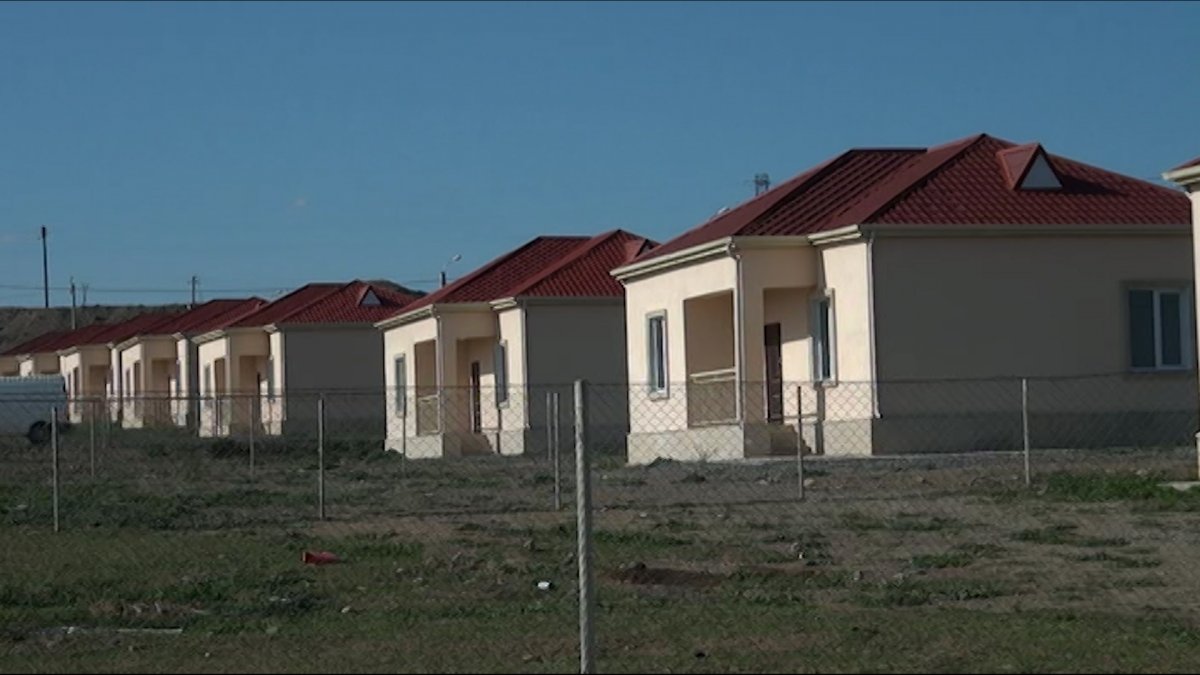 Füzuli rayonunda məcburi köçkünlərə yeni evlər verilib