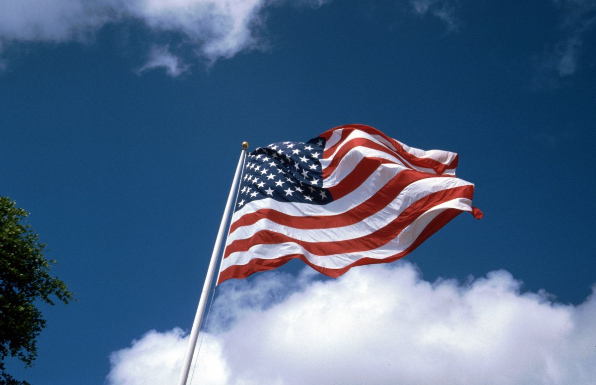 İngiltərədə ABŞ-ın bayrağı yandırıldı