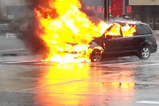 Bakıda “Daewoo” markalı minik avtomobili yandı