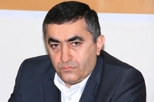 Armen Rüstəmyan: Hansı mədəni ölkədə baş nazir namizədinin çəkiclə dolaşması adətdir?- VİDEO