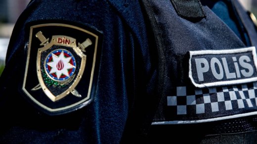 Azərbaycanda qadın polis əməkdaşına xəsarət yetirdi