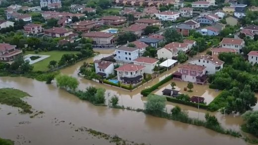 İstanbulda sel: Evlər su altında qaldı - VİDEO