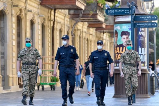 Azərbaycan 1 sentyabr qadağasına hazırlaşır - Vaksin olunmaq üçün uzun növbələr yaranıb