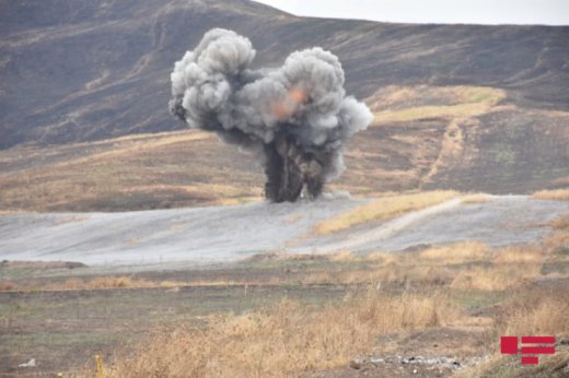 Ağdamda yol tikintisi zamanı ekskavator minaya düşdü, bir nəfər yaralandı