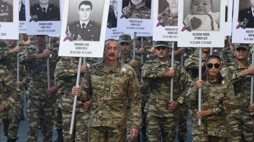 Bakıda möhtəşəm görüntülər: Prezident və xanımı ön sırada... - ŞƏKİL