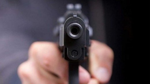 Azərbaycanda polis şöbədə həyat yoldaşını xidməti silahla öldürdü Azərbaycanda polis şöbədə həyat yoldaşını xidməti silahla öldürdü